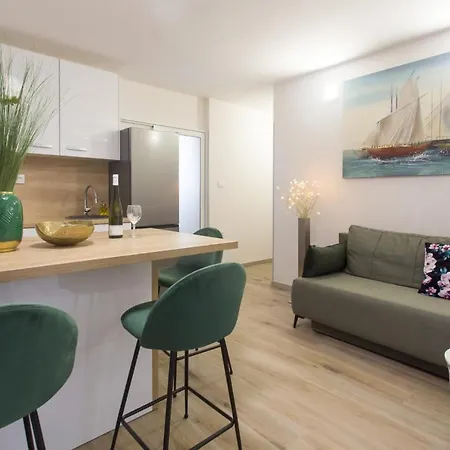 Split Apartment Lägenhet