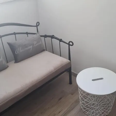 Split Apartment アパート *