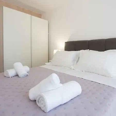 Split Apartment アパート スプリト